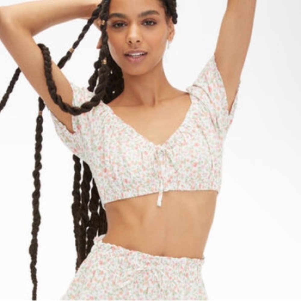 Aeropostale Floral Cropped Top Junior’s Size Small Elastic with drawstring